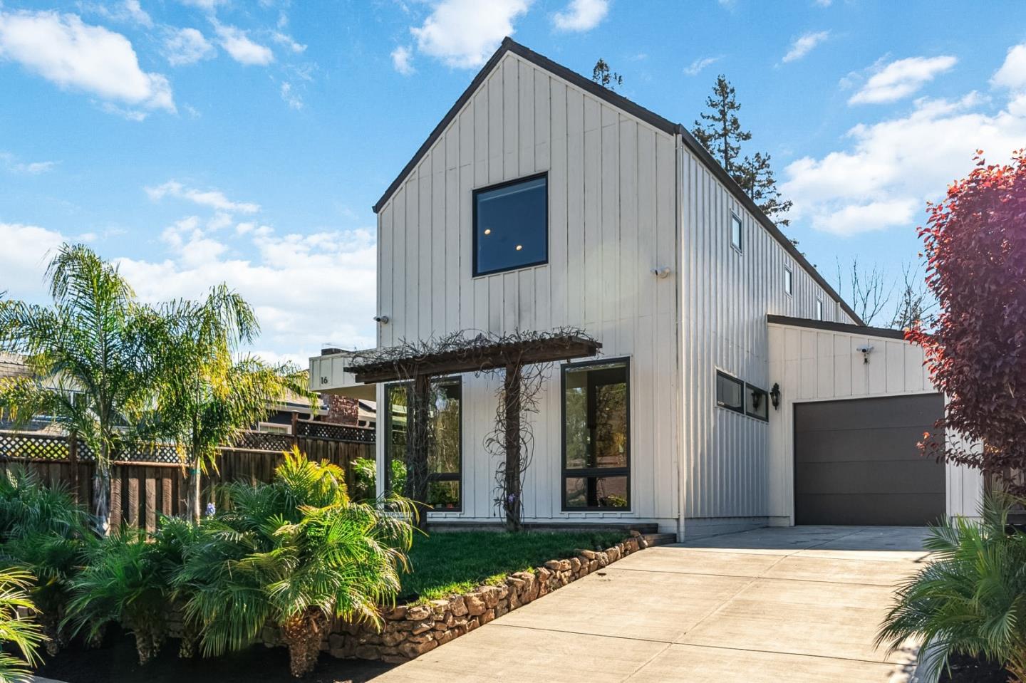 Detail Gallery Image 6 of 112 For 16 Hillview Ave, Redwood City,  CA 94062 - 4 Beds | 3/1 Baths