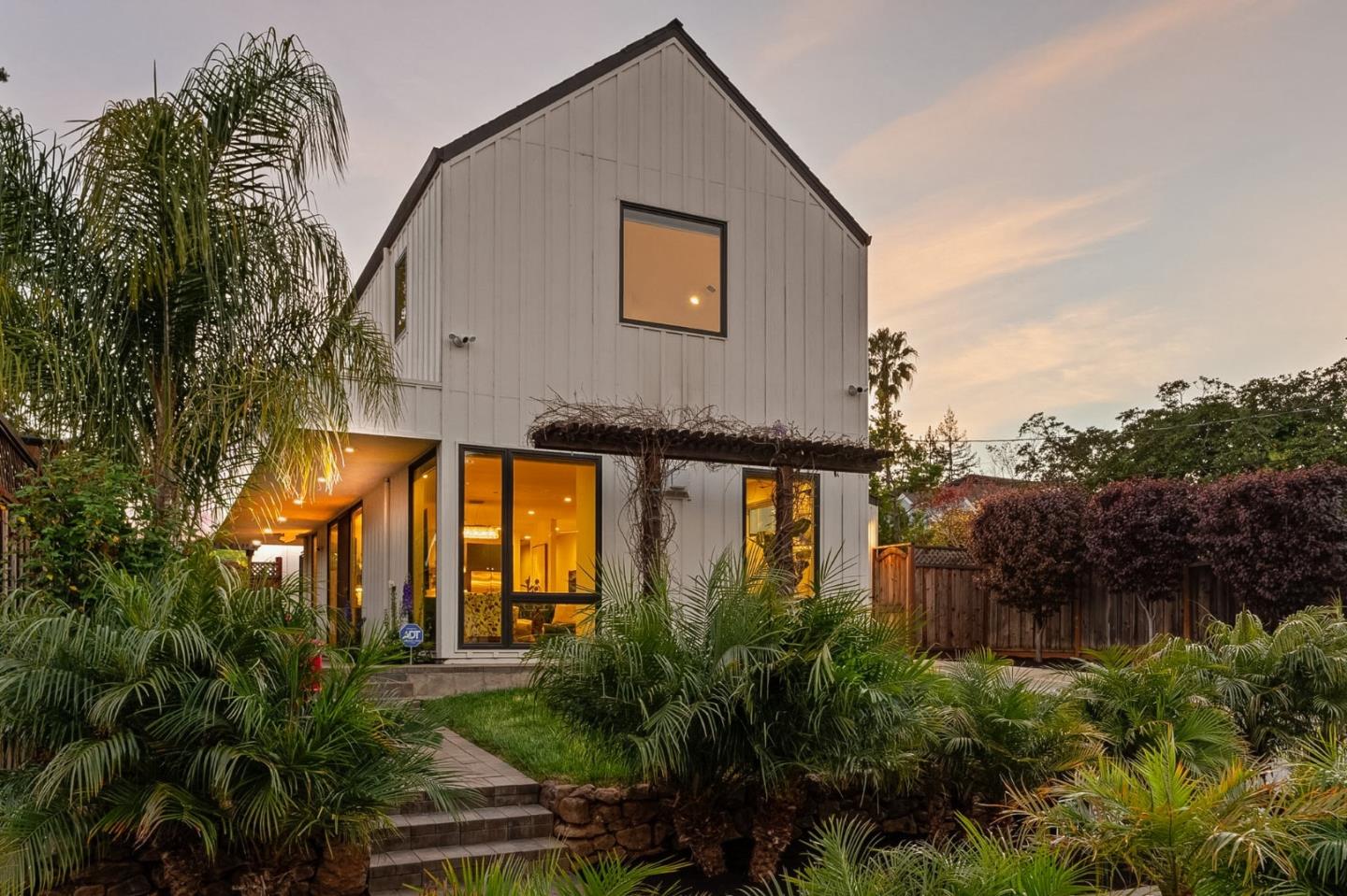 Detail Gallery Image 67 of 112 For 16 Hillview Ave, Redwood City,  CA 94062 - 4 Beds | 3/1 Baths