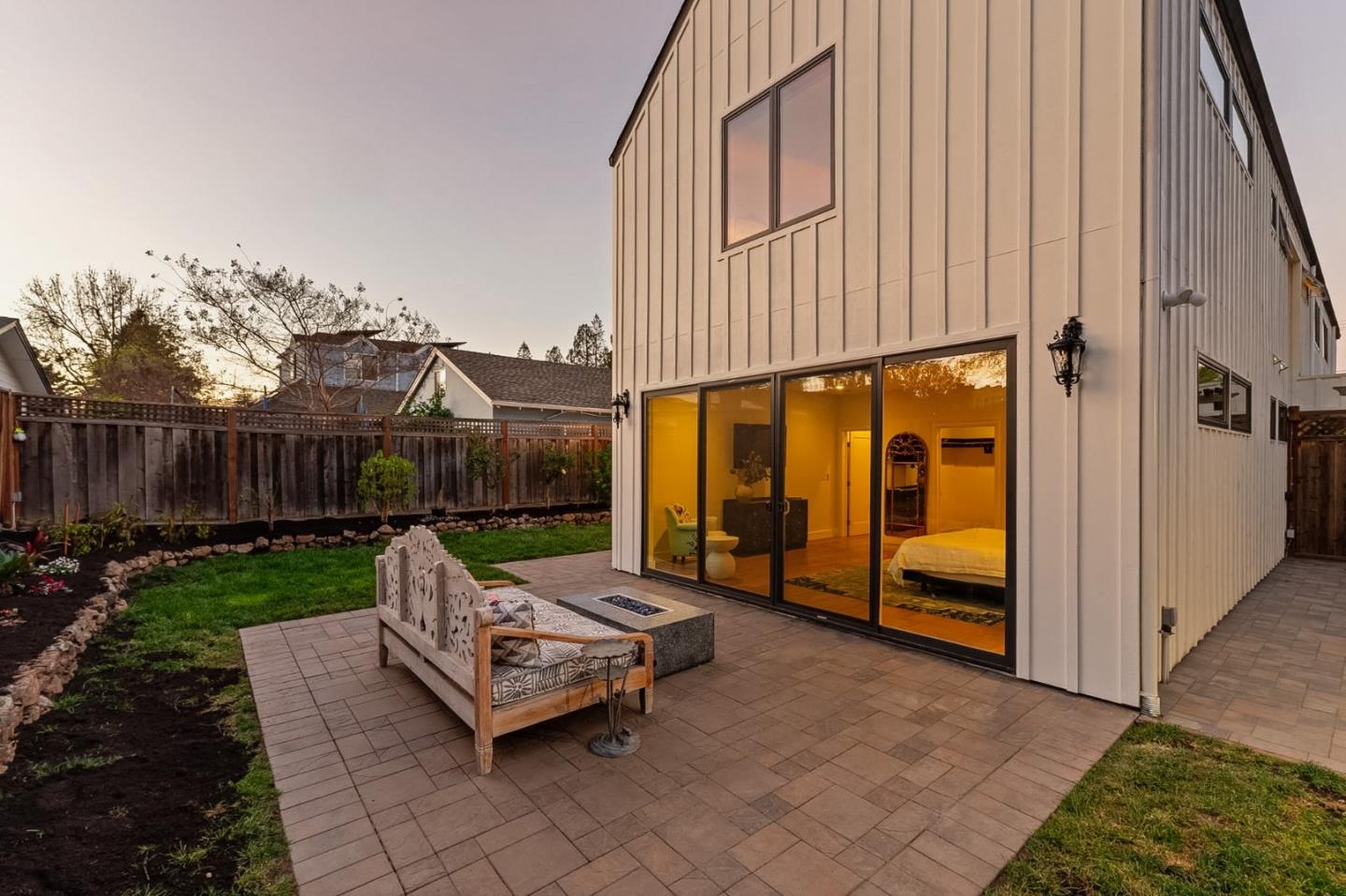 Detail Gallery Image 72 of 112 For 16 Hillview Ave, Redwood City,  CA 94062 - 4 Beds | 3/1 Baths