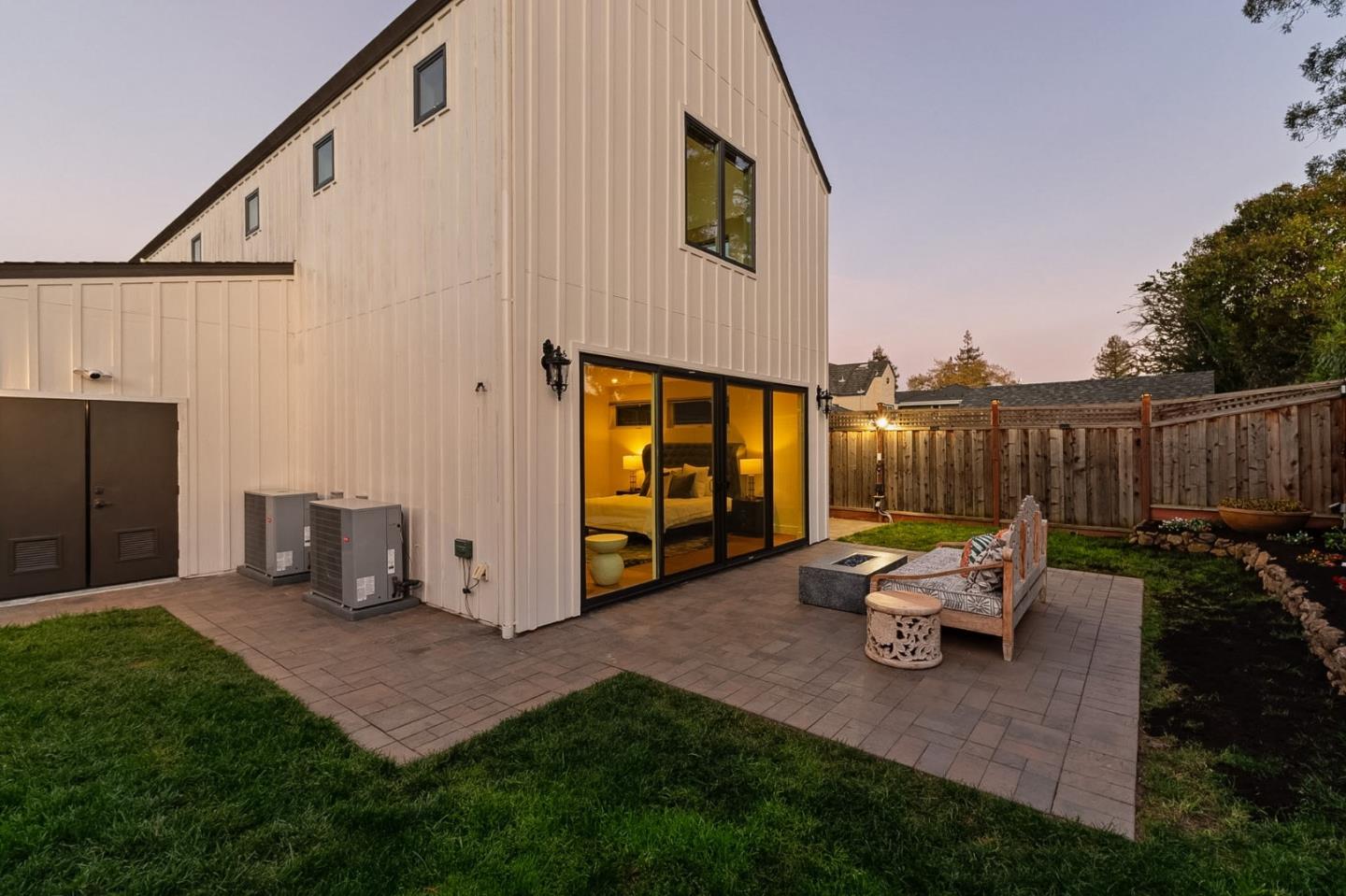 Detail Gallery Image 73 of 112 For 16 Hillview Ave, Redwood City,  CA 94062 - 4 Beds | 3/1 Baths