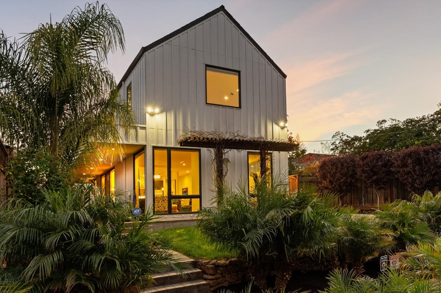 Detail Gallery Image 77 of 112 For 16 Hillview Ave, Redwood City,  CA 94062 - 4 Beds | 3/1 Baths