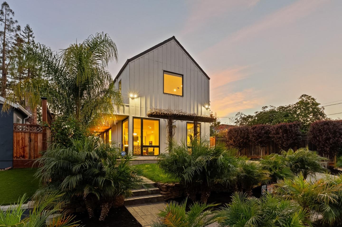 Detail Gallery Image 78 of 112 For 16 Hillview Ave, Redwood City,  CA 94062 - 4 Beds | 3/1 Baths