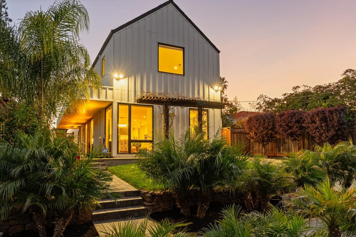 Detail Gallery Image 87 of 112 For 16 Hillview Ave, Redwood City,  CA 94062 - 4 Beds | 3/1 Baths