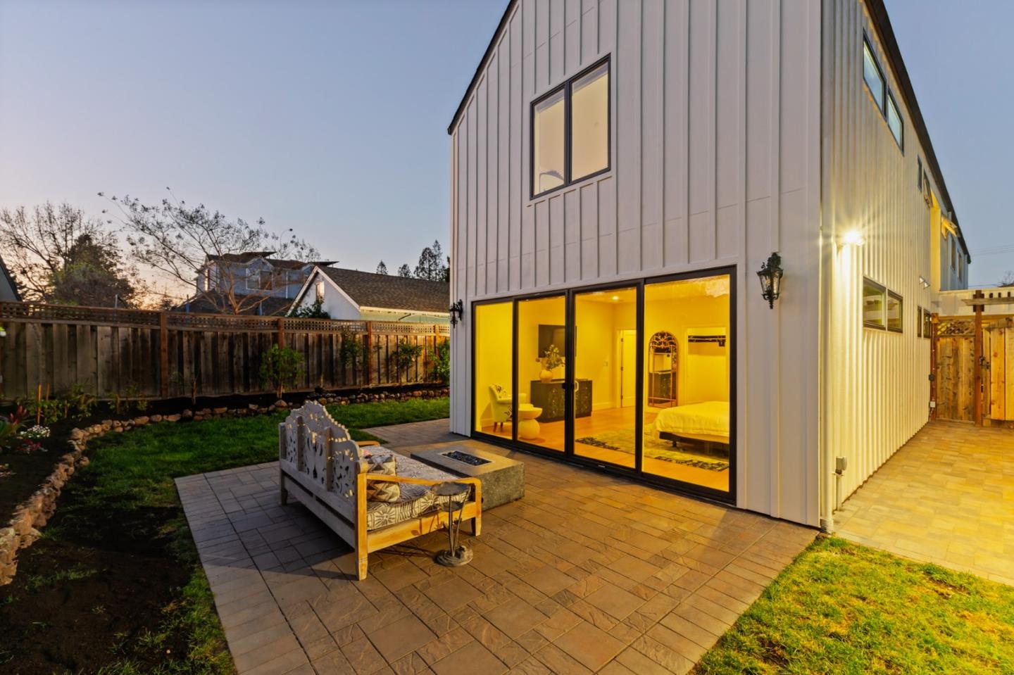 Detail Gallery Image 92 of 112 For 16 Hillview Ave, Redwood City,  CA 94062 - 4 Beds | 3/1 Baths