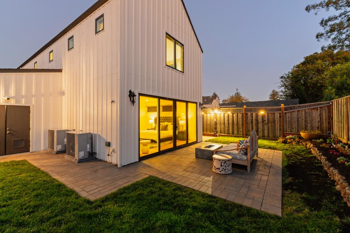 Detail Gallery Image 93 of 112 For 16 Hillview Ave, Redwood City,  CA 94062 - 4 Beds | 3/1 Baths