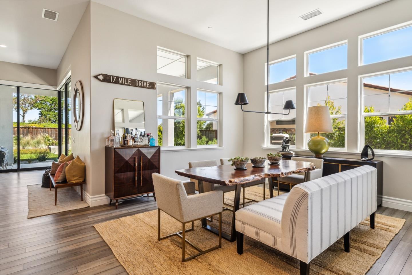 Detail Gallery Image 10 of 77 For 3007 Bluffs Dr, Marina,  CA 93933 - 5 Beds | 3/1 Baths