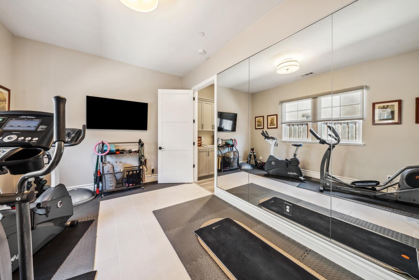 Detail Gallery Image 33 of 77 For 3007 Bluffs Dr, Marina,  CA 93933 - 5 Beds | 3/1 Baths