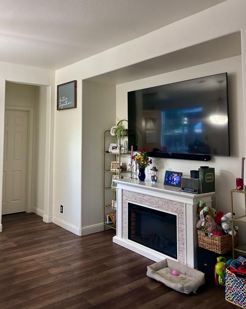 Detail Gallery Image 4 of 15 For 604 Gardenia Pl, Soledad,  CA 93960 - 3 Beds | 2/1 Baths