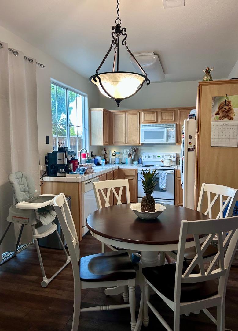 Detail Gallery Image 5 of 15 For 604 Gardenia Pl, Soledad,  CA 93960 - 3 Beds | 2/1 Baths