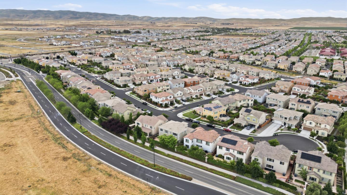 Detail Gallery Image 4 of 37 For 1344 S Cow Ct, Mountain House,  CA 95391 - 4 Beds | 3 Baths