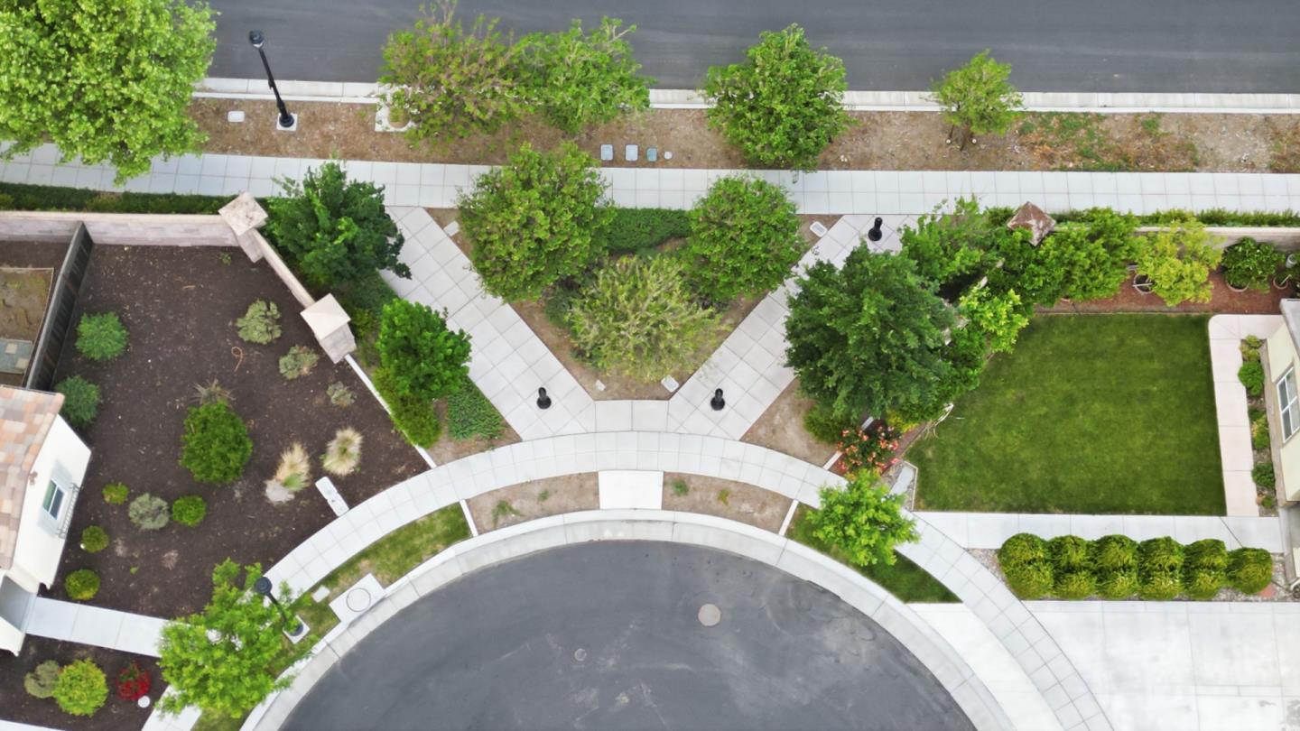 Detail Gallery Image 5 of 37 For 1344 S Cow Ct, Mountain House,  CA 95391 - 4 Beds | 3 Baths