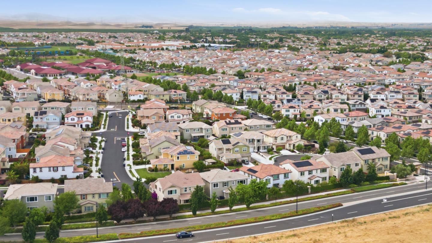 Detail Gallery Image 6 of 37 For 1344 S Cow Ct, Mountain House,  CA 95391 - 4 Beds | 3 Baths