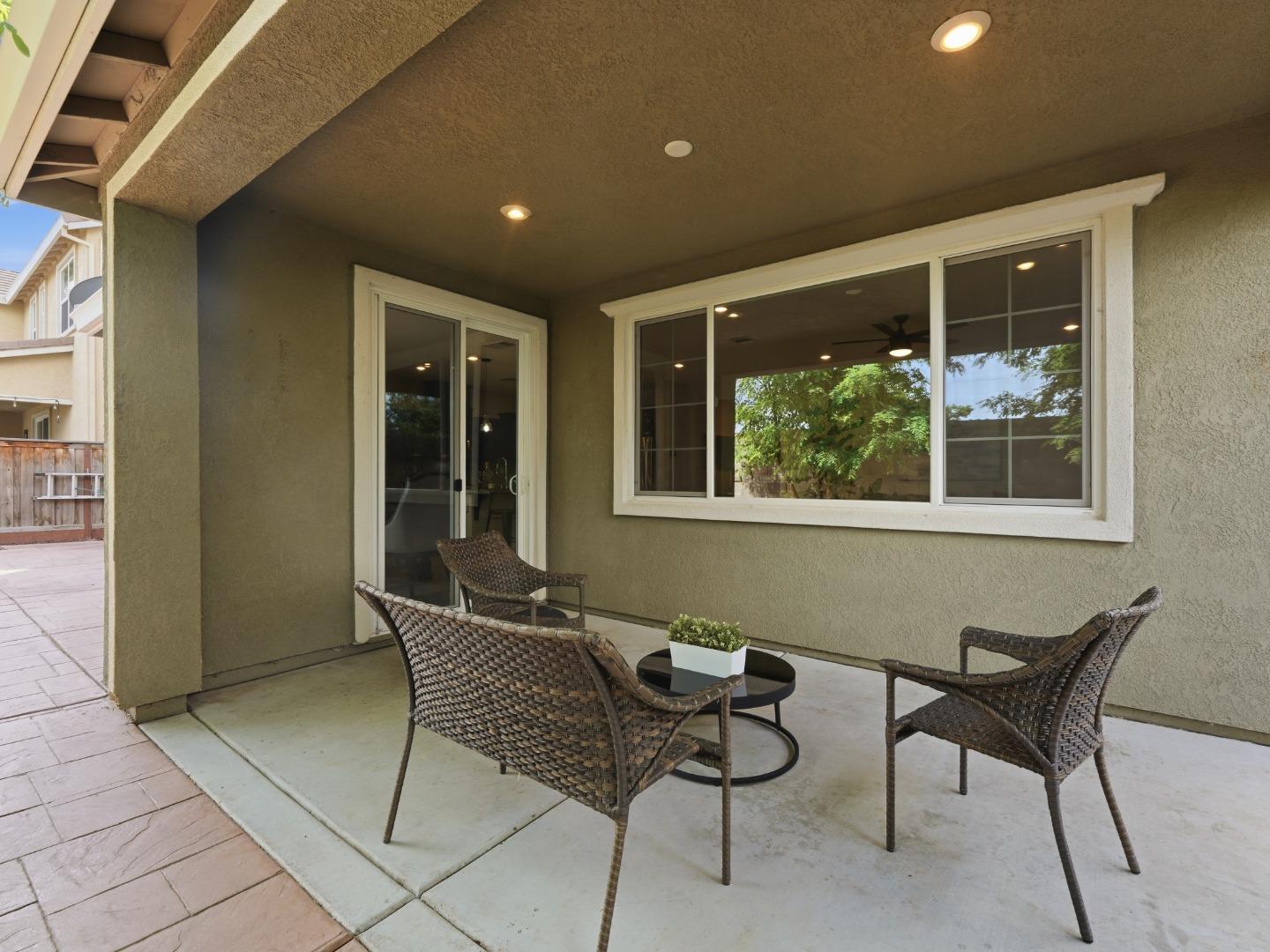 Detail Gallery Image 8 of 37 For 1344 S Cow Ct, Mountain House,  CA 95391 - 4 Beds | 3 Baths