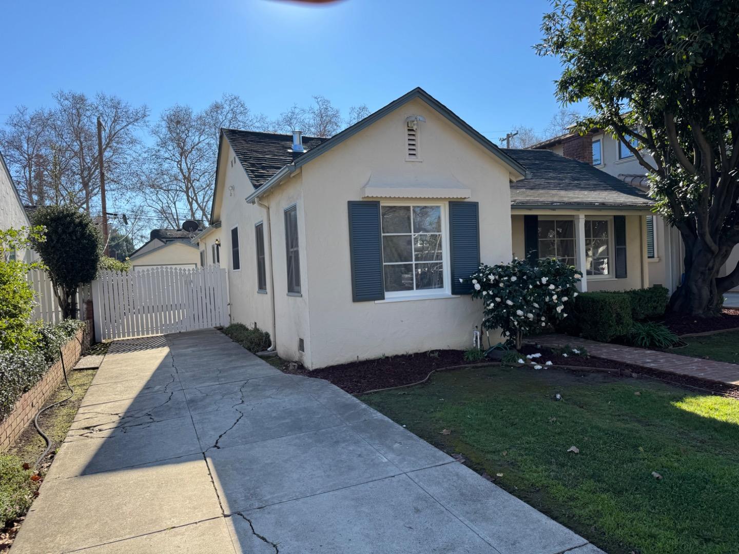 Detail Gallery Image 2 of 23 For 1128 Clark Way, San Jose,  CA 95125 - 3 Beds | 2 Baths