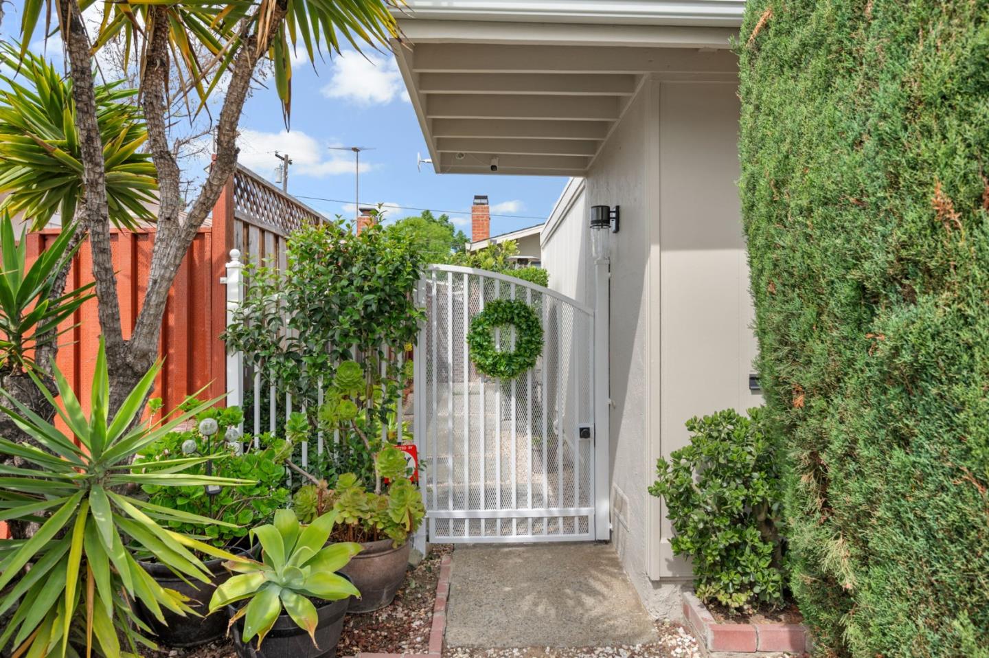 Detail Gallery Image 2 of 24 For 369 Timber Way, Milpitas,  CA 95035 - 3 Beds | 2 Baths