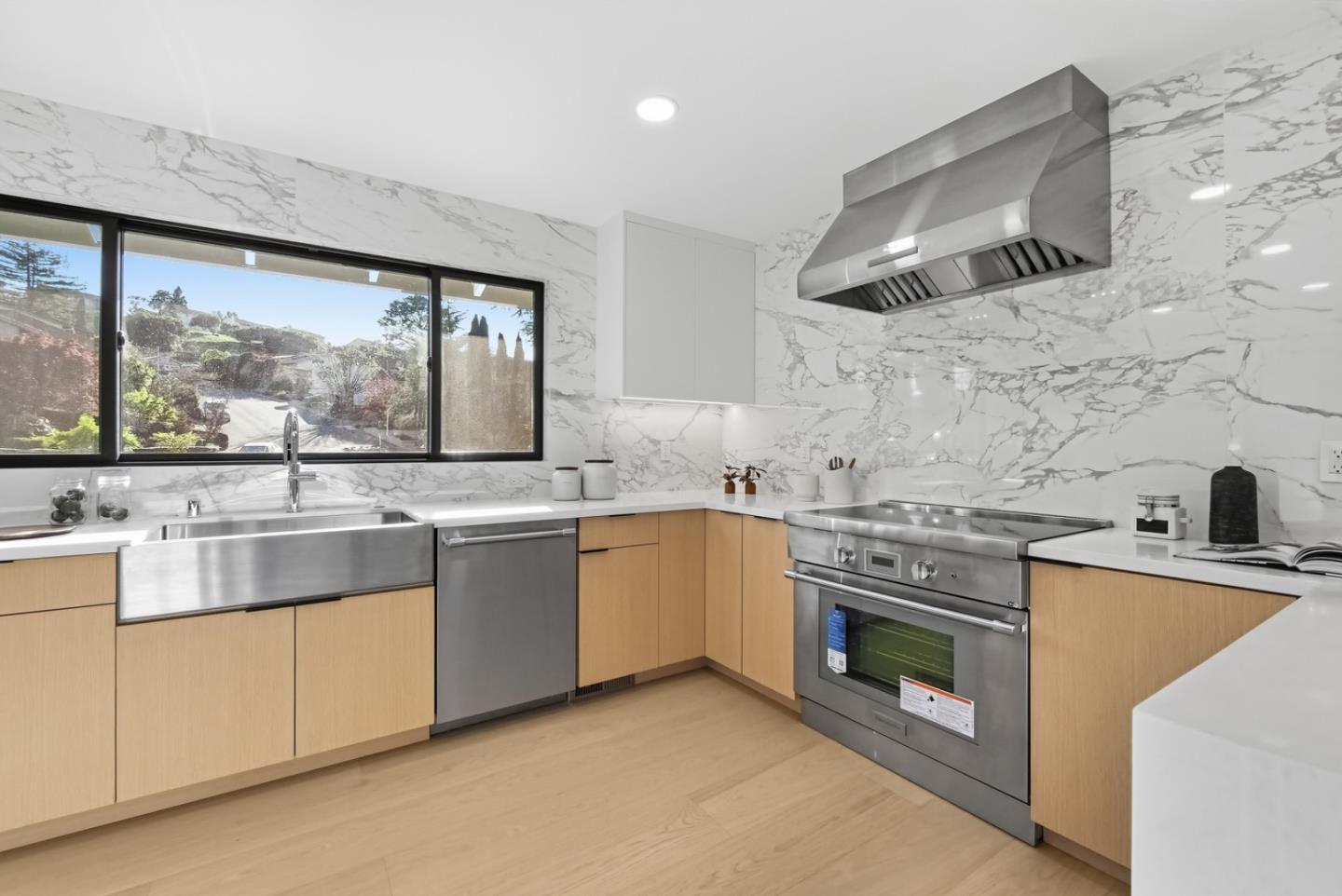 Detail Gallery Image 10 of 48 For 22 Dickens Ct, San Carlos,  CA 94070 - 4 Beds | 2/1 Baths