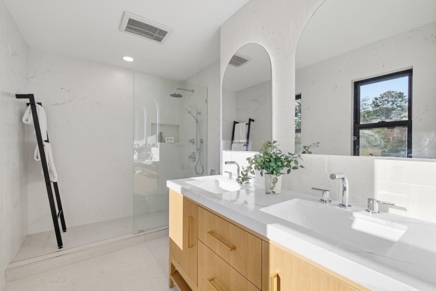 Detail Gallery Image 22 of 48 For 22 Dickens Ct, San Carlos,  CA 94070 - 4 Beds | 2/1 Baths