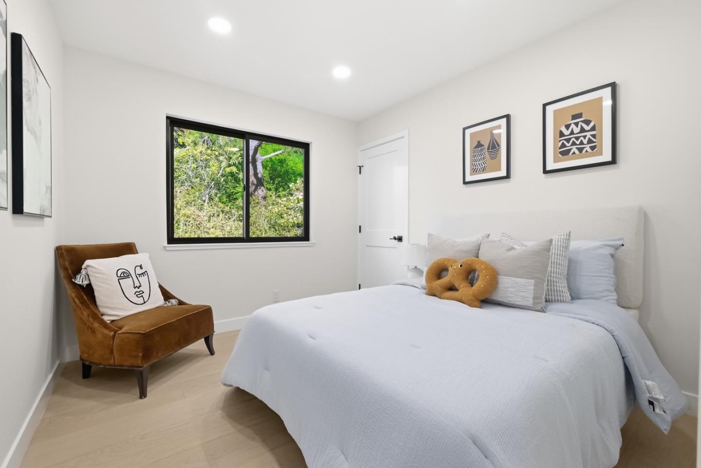 Detail Gallery Image 29 of 48 For 22 Dickens Ct, San Carlos,  CA 94070 - 4 Beds | 2/1 Baths