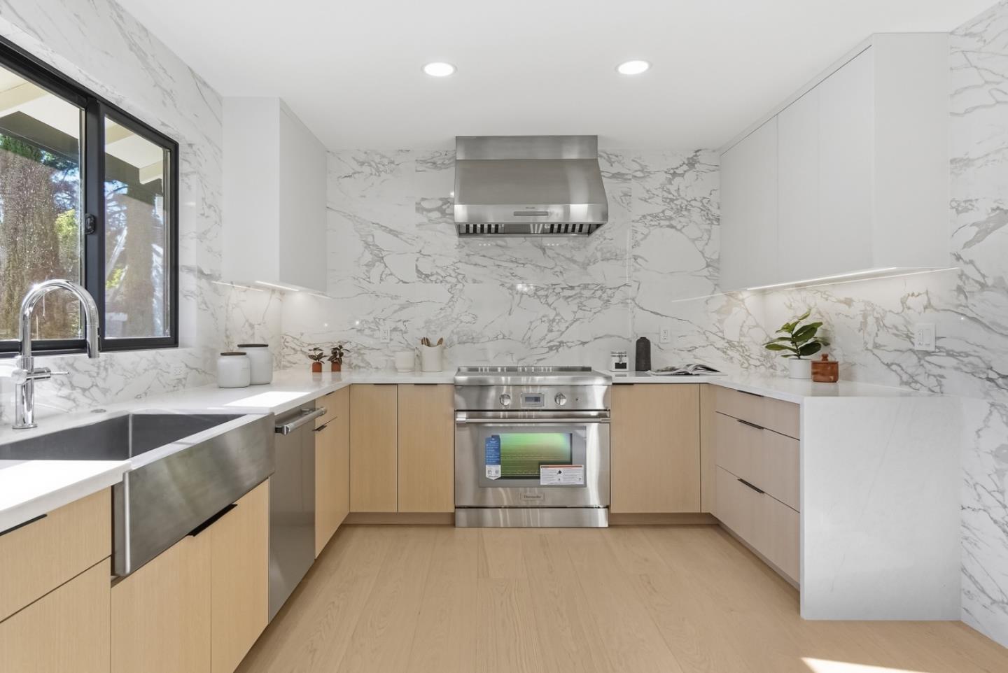 Detail Gallery Image 9 of 48 For 22 Dickens Ct, San Carlos,  CA 94070 - 4 Beds | 2/1 Baths