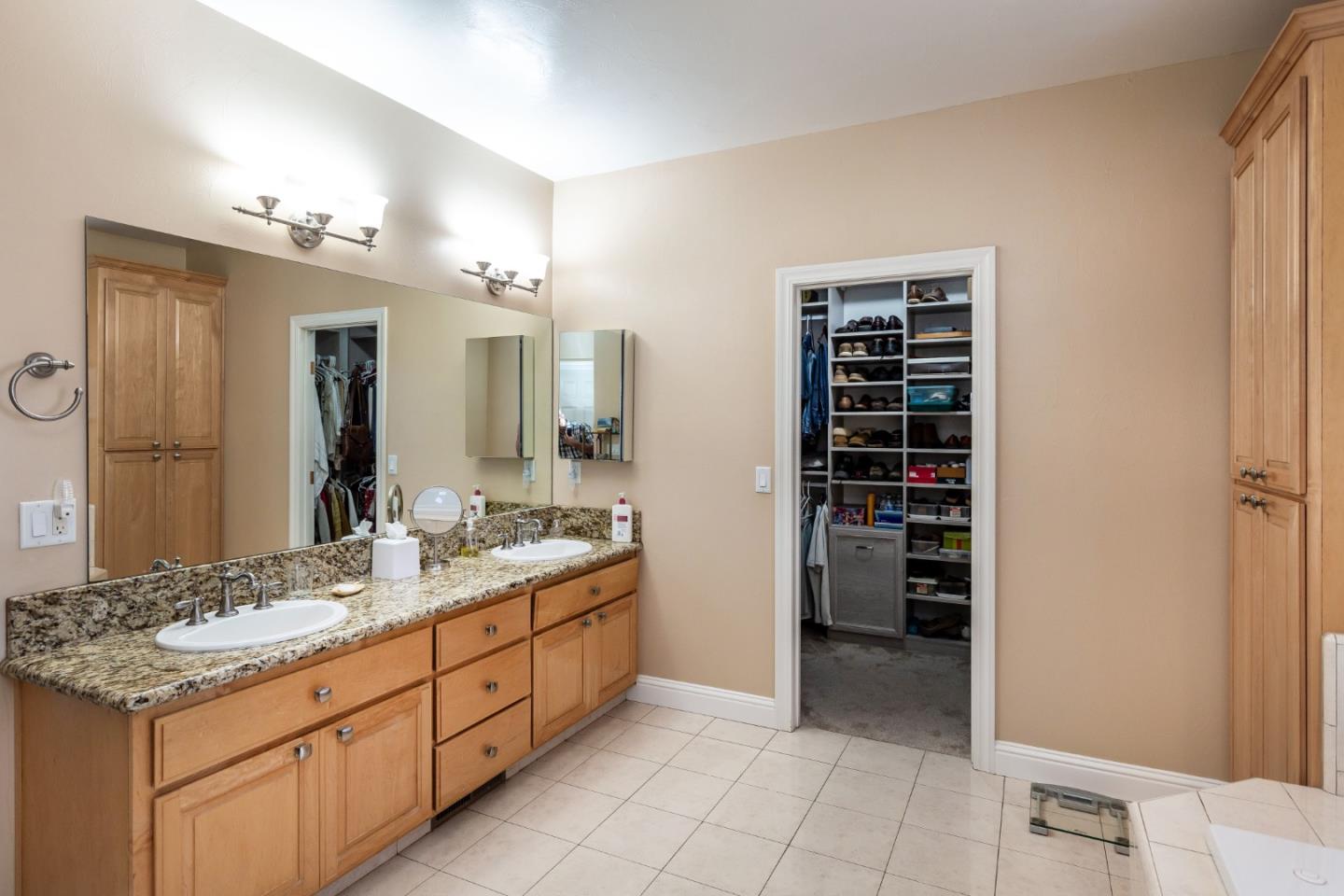 Detail Gallery Image 19 of 38 For 741 Riverside Rd, Hollister,  CA 95023 - 4 Beds | 3/1 Baths