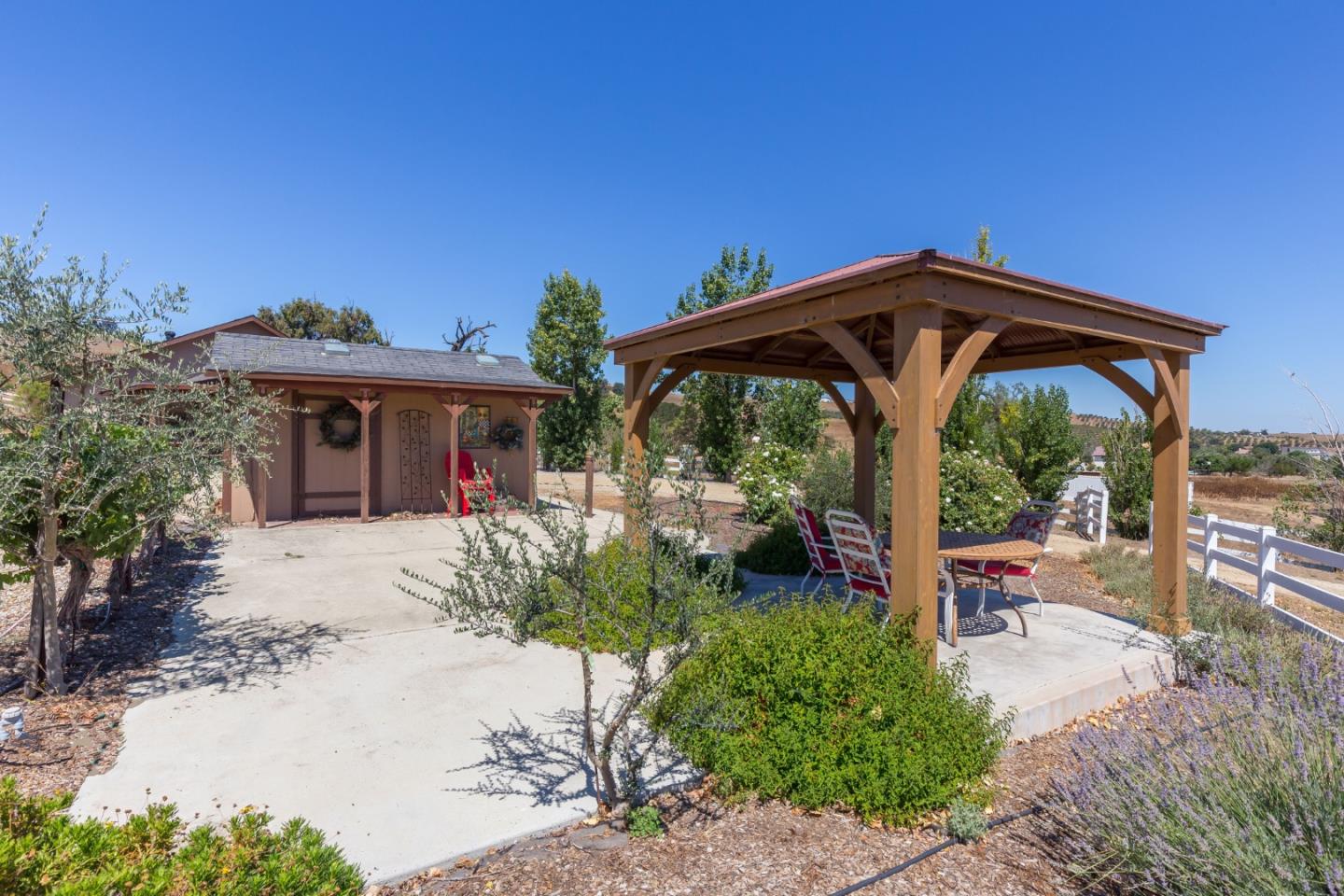 Detail Gallery Image 26 of 38 For 741 Riverside Rd, Hollister,  CA 95023 - 4 Beds | 3/1 Baths