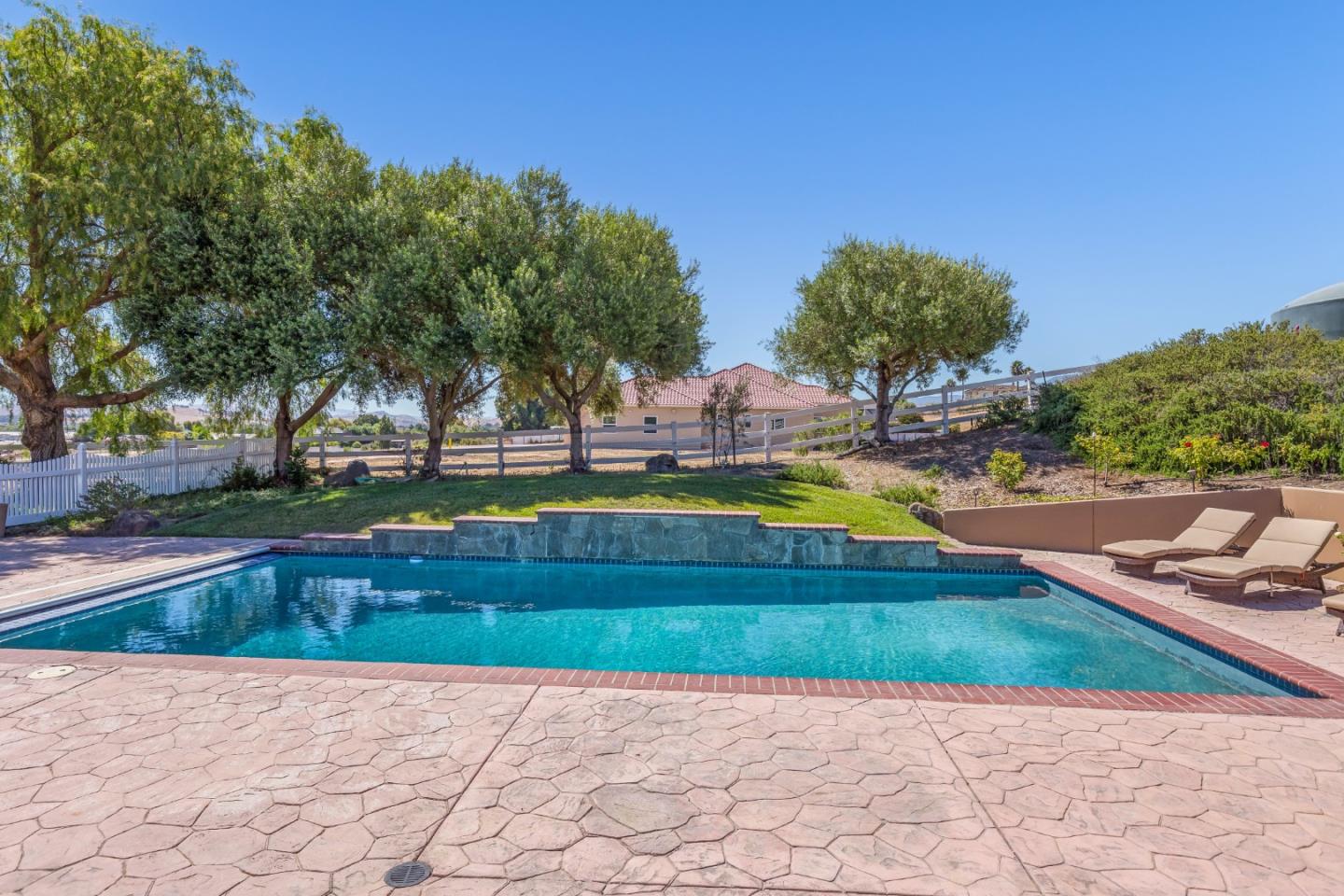 Detail Gallery Image 27 of 38 For 741 Riverside Rd, Hollister,  CA 95023 - 4 Beds | 3/1 Baths