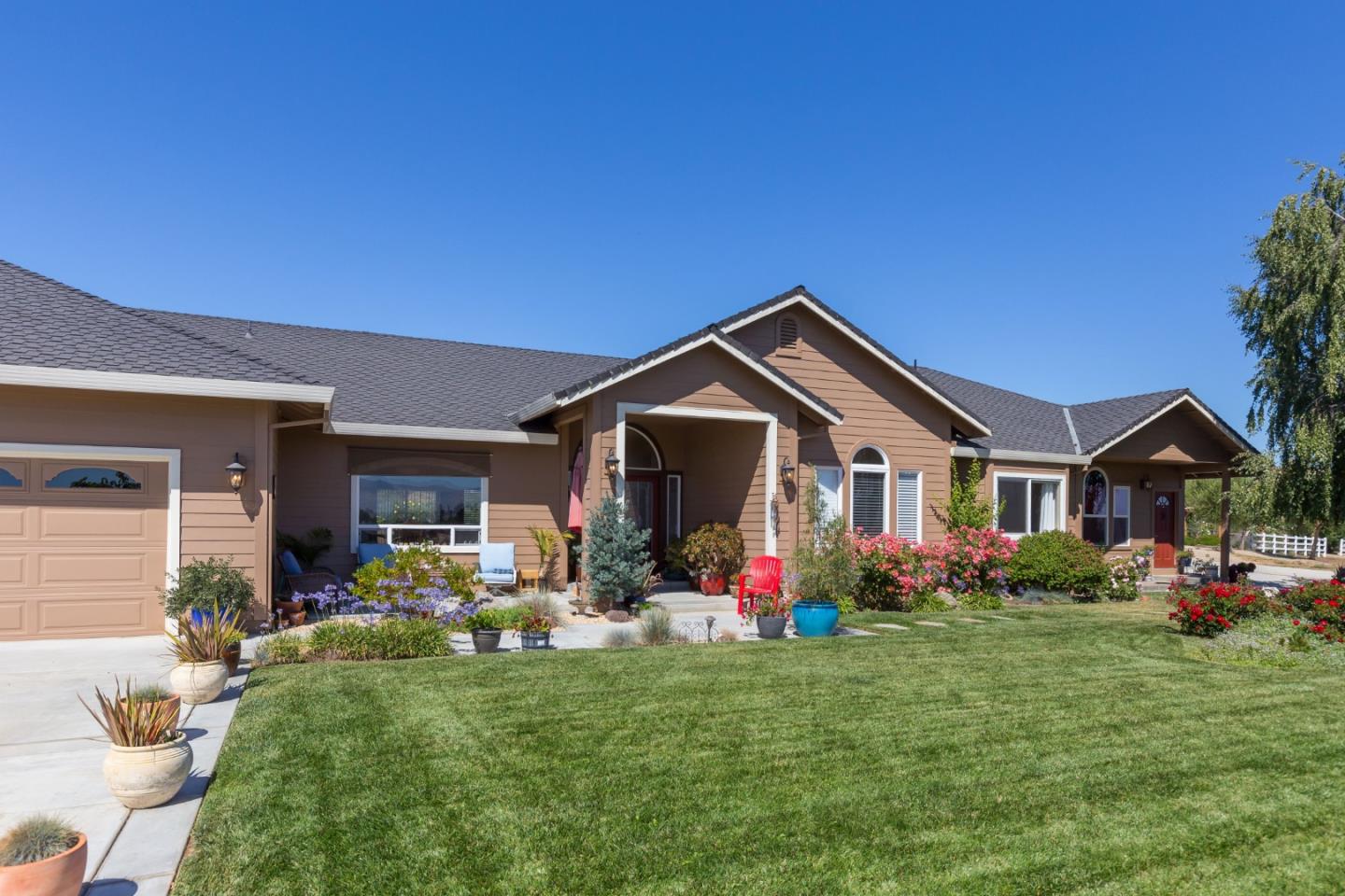 Detail Gallery Image 4 of 38 For 741 Riverside Rd, Hollister,  CA 95023 - 4 Beds | 3/1 Baths