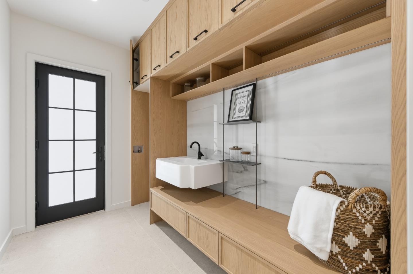 Detail Gallery Image 13 of 61 For 114 Bayswater Ave, Burlingame,  CA 94010 - 5 Beds | 5/1 Baths