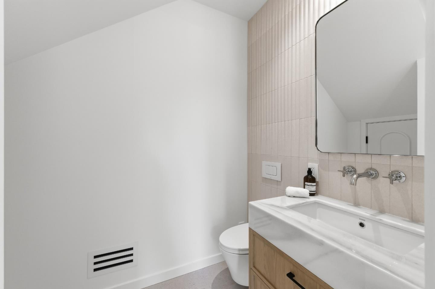 Detail Gallery Image 21 of 61 For 114 Bayswater Ave, Burlingame,  CA 94010 - 5 Beds | 5/1 Baths