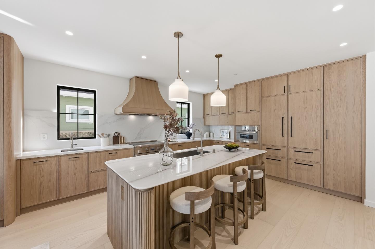 Detail Gallery Image 3 of 61 For 114 Bayswater Ave, Burlingame,  CA 94010 - 5 Beds | 5/1 Baths