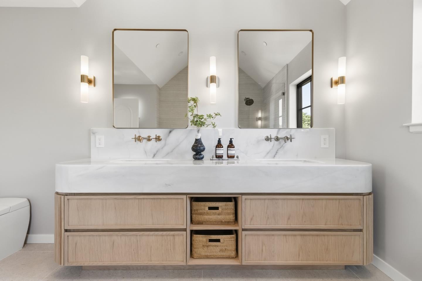 Detail Gallery Image 33 of 61 For 114 Bayswater Ave, Burlingame,  CA 94010 - 5 Beds | 5/1 Baths