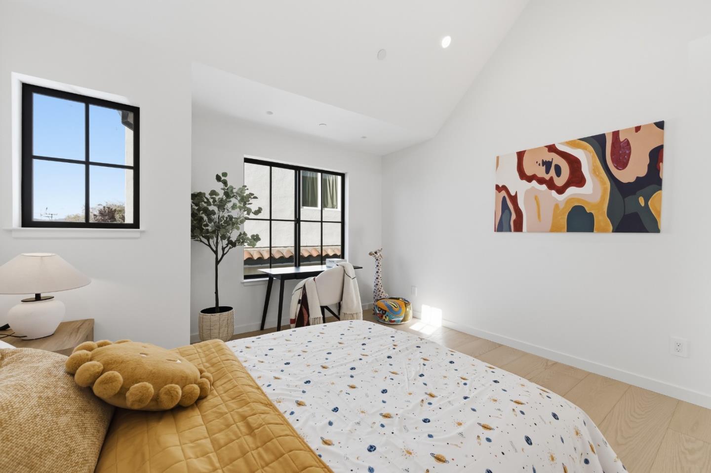 Detail Gallery Image 35 of 61 For 114 Bayswater Ave, Burlingame,  CA 94010 - 5 Beds | 5/1 Baths