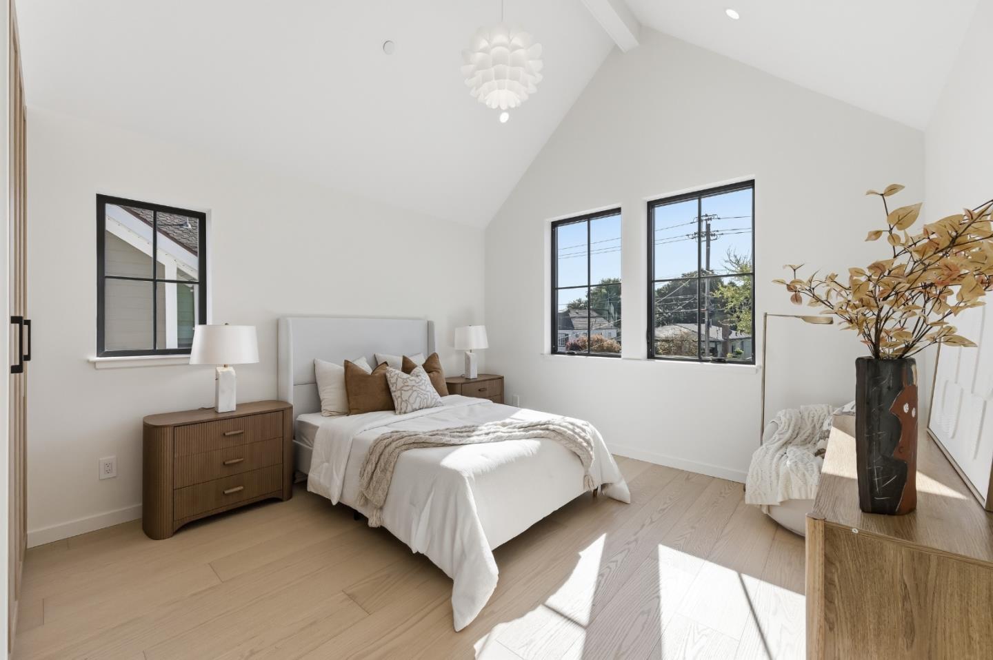 Detail Gallery Image 36 of 61 For 114 Bayswater Ave, Burlingame,  CA 94010 - 5 Beds | 5/1 Baths