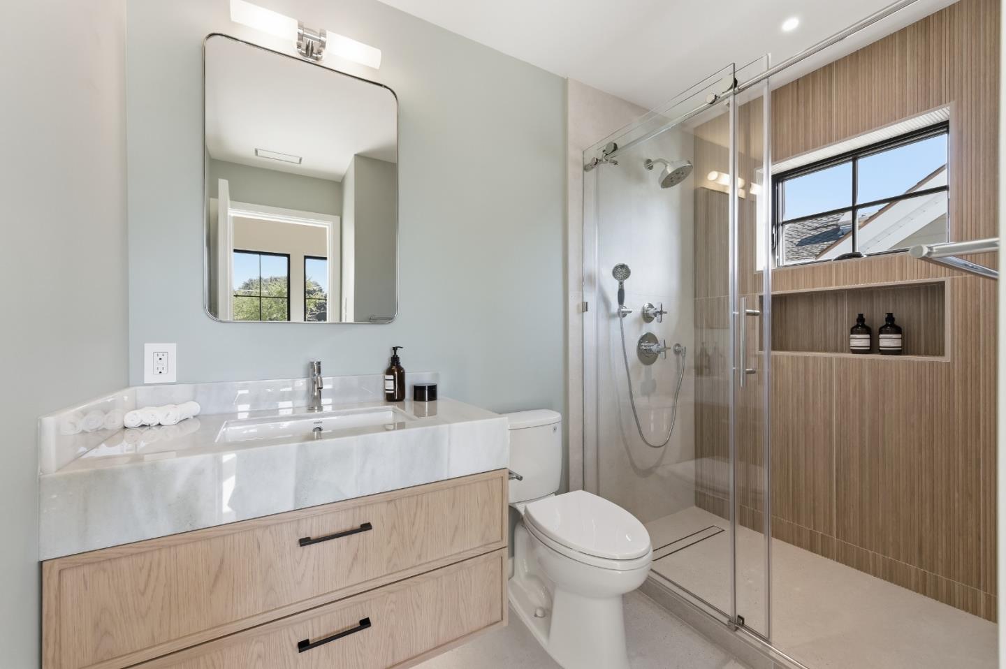 Detail Gallery Image 38 of 61 For 114 Bayswater Ave, Burlingame,  CA 94010 - 5 Beds | 5/1 Baths