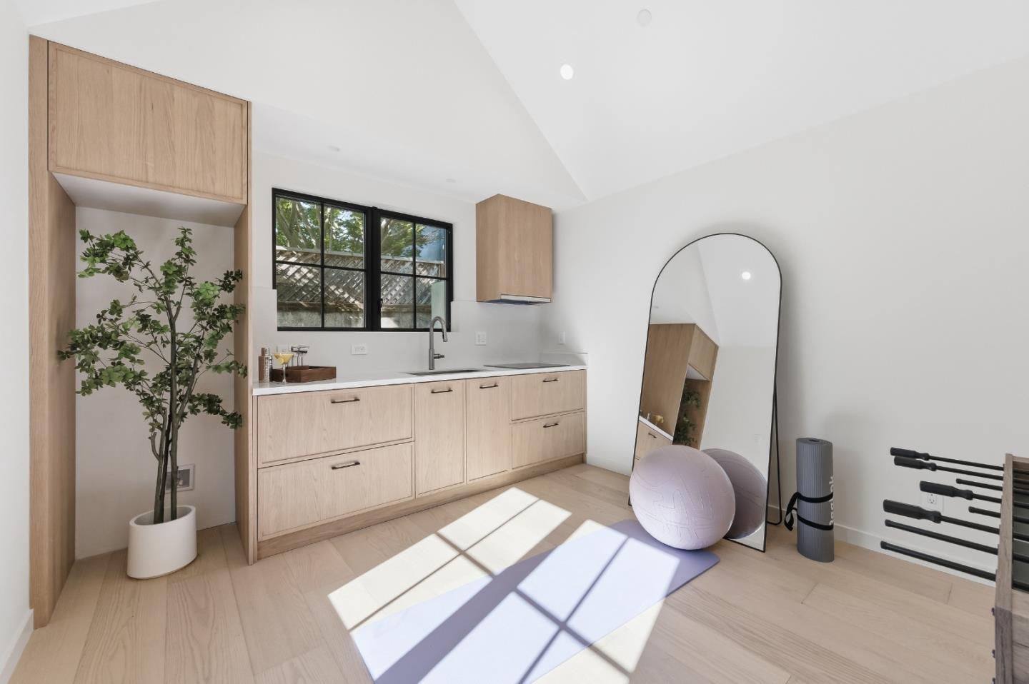 Detail Gallery Image 51 of 61 For 114 Bayswater Ave, Burlingame,  CA 94010 - 5 Beds | 5/1 Baths