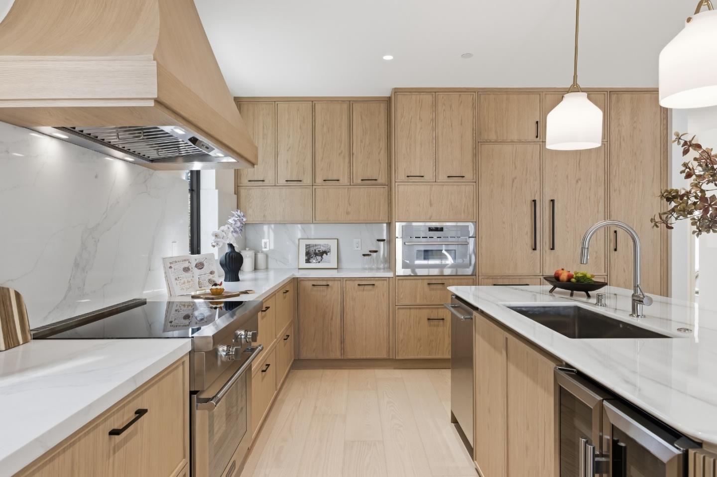 Detail Gallery Image 6 of 61 For 114 Bayswater Ave, Burlingame,  CA 94010 - 5 Beds | 5/1 Baths