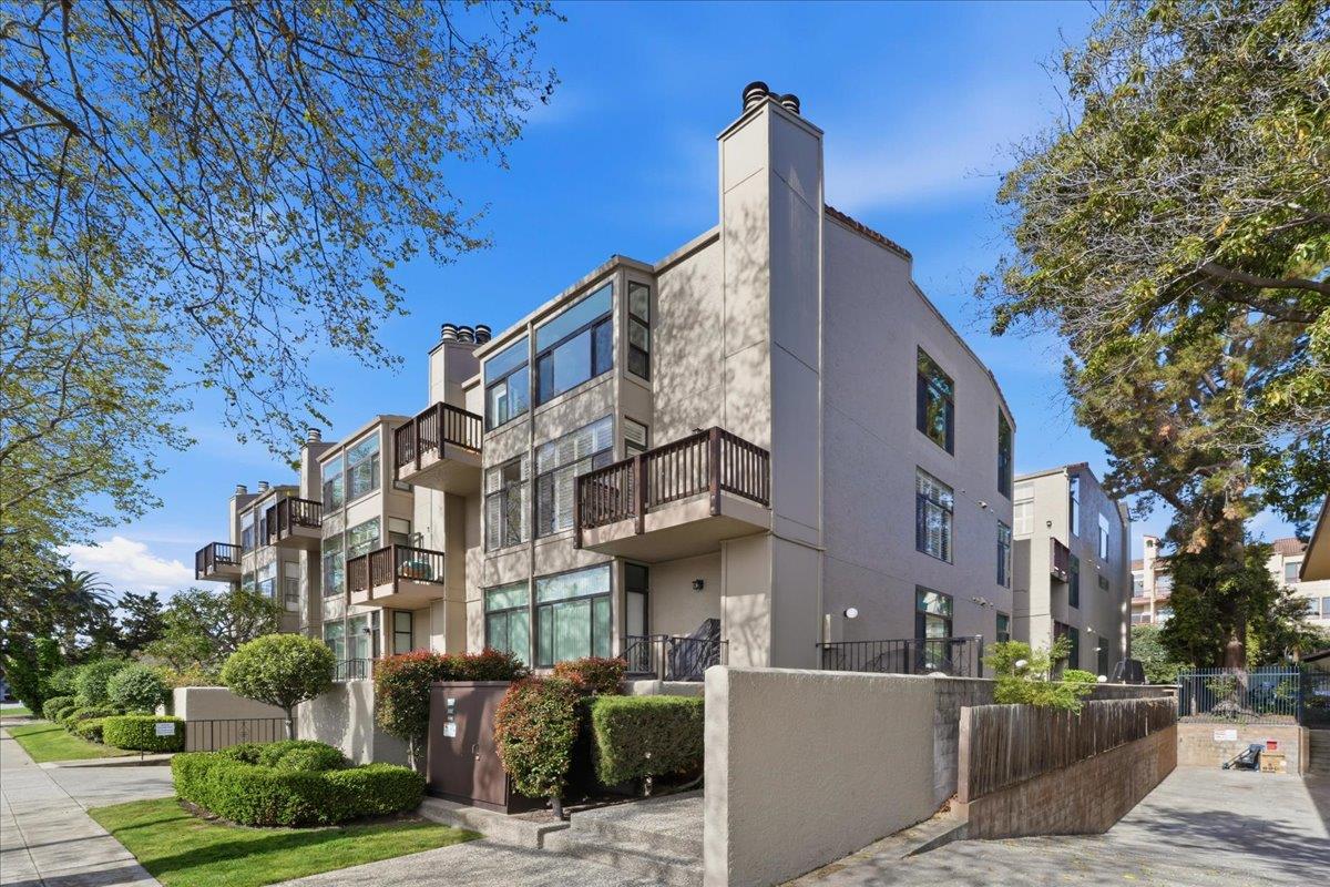 Detail Gallery Image 3 of 60 For 11 Hayward Ave #2001,  San Mateo,  CA 94401 - 3 Beds | 2 Baths