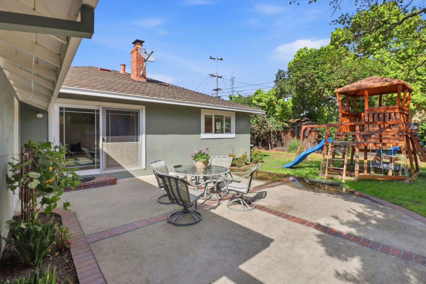 Detail Gallery Image 31 of 44 For 124 Hollycrest Dr, Los Gatos,  CA 95032 - 3 Beds | 2 Baths