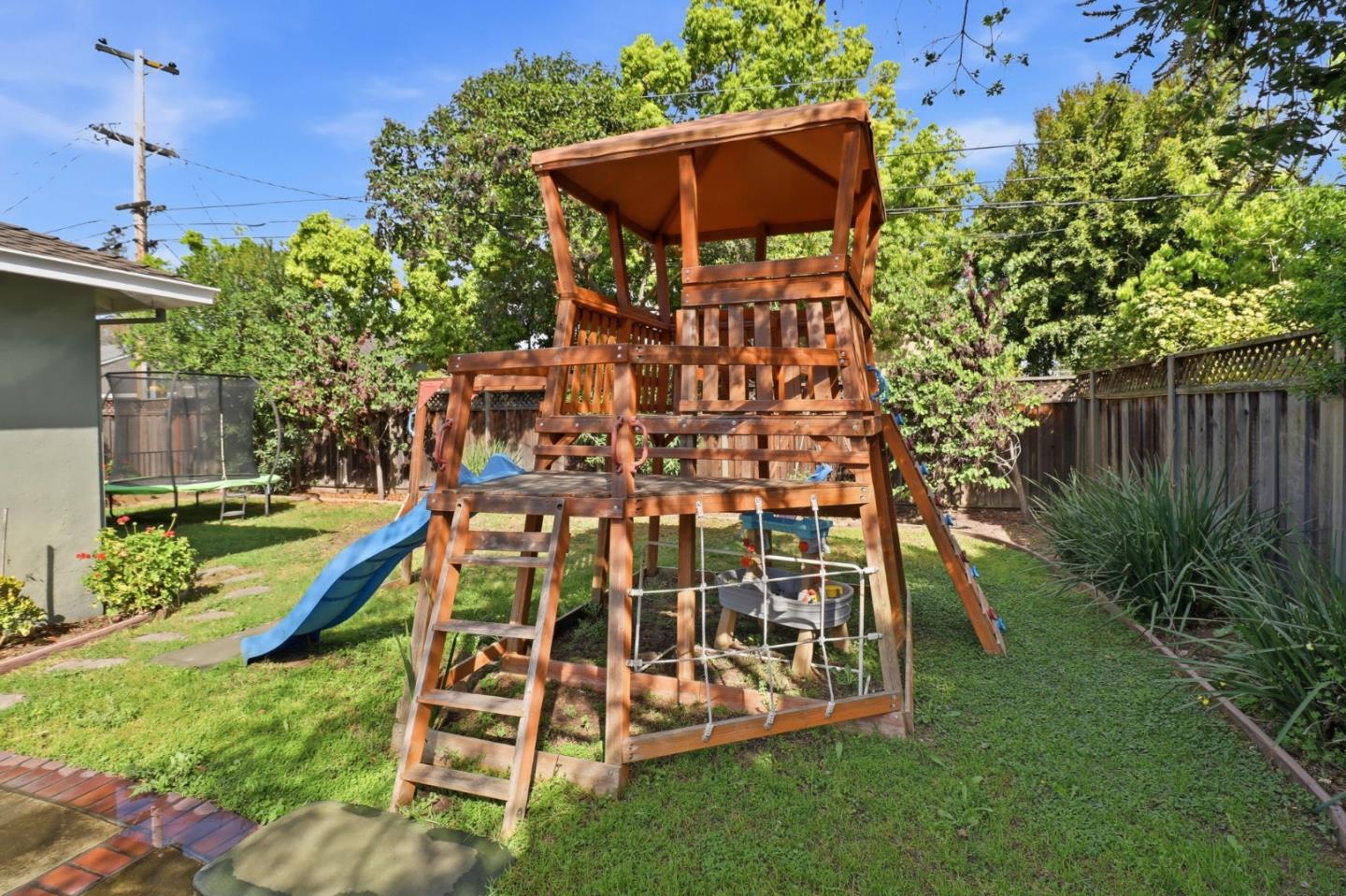 Detail Gallery Image 32 of 44 For 124 Hollycrest Dr, Los Gatos,  CA 95032 - 3 Beds | 2 Baths