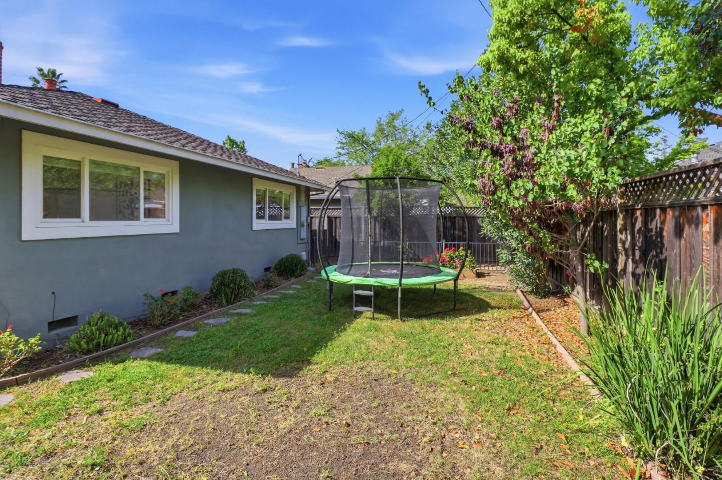 Detail Gallery Image 33 of 44 For 124 Hollycrest Dr, Los Gatos,  CA 95032 - 3 Beds | 2 Baths