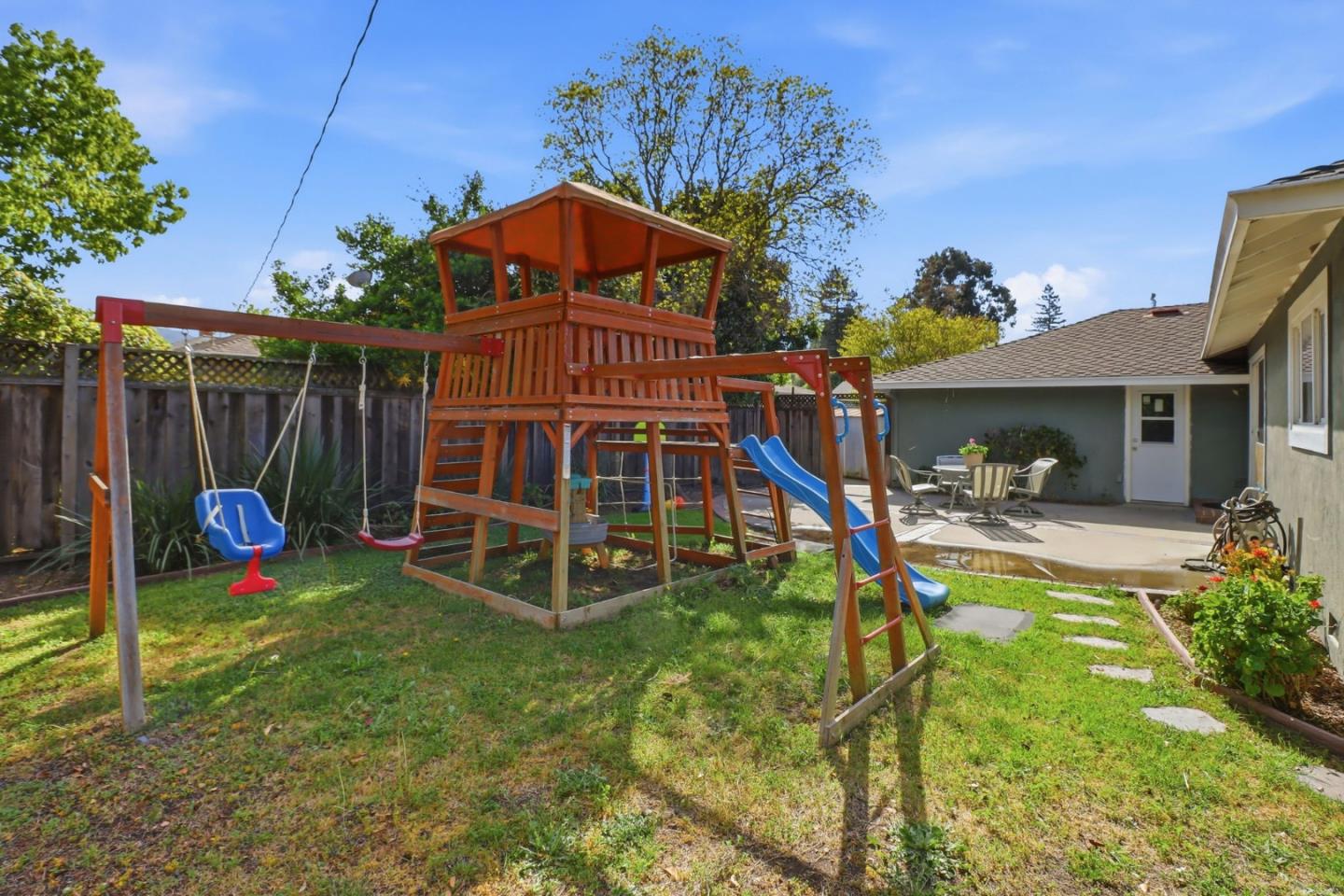 Detail Gallery Image 35 of 44 For 124 Hollycrest Dr, Los Gatos,  CA 95032 - 3 Beds | 2 Baths