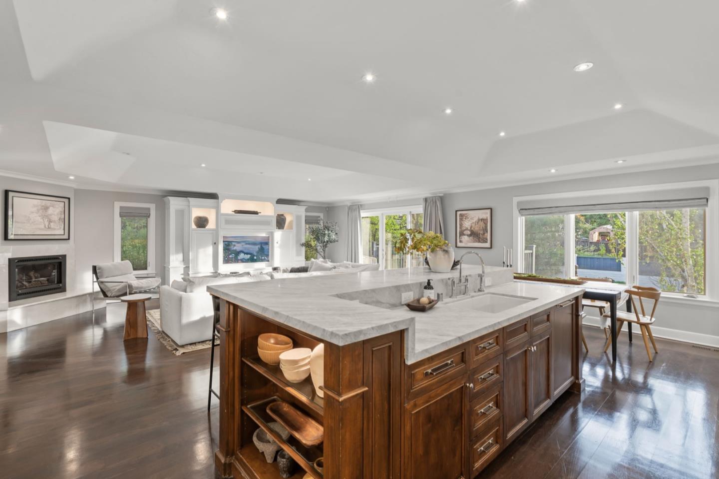 Detail Gallery Image 14 of 42 For 1365 Edgewood Rd, Redwood City,  CA 94062 - 4 Beds | 3/1 Baths