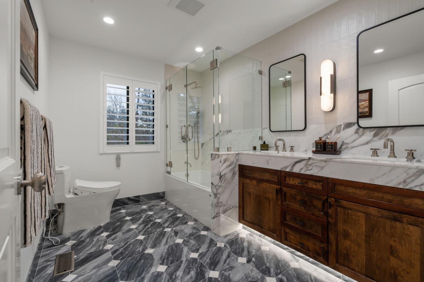 Detail Gallery Image 32 of 42 For 1365 Edgewood Rd, Redwood City,  CA 94062 - 4 Beds | 3/1 Baths