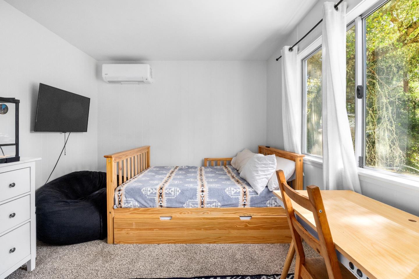 Detail Gallery Image 27 of 80 For 188 Kelly Ln, Santa Cruz,  CA 95060 - 5 Beds | 3 Baths