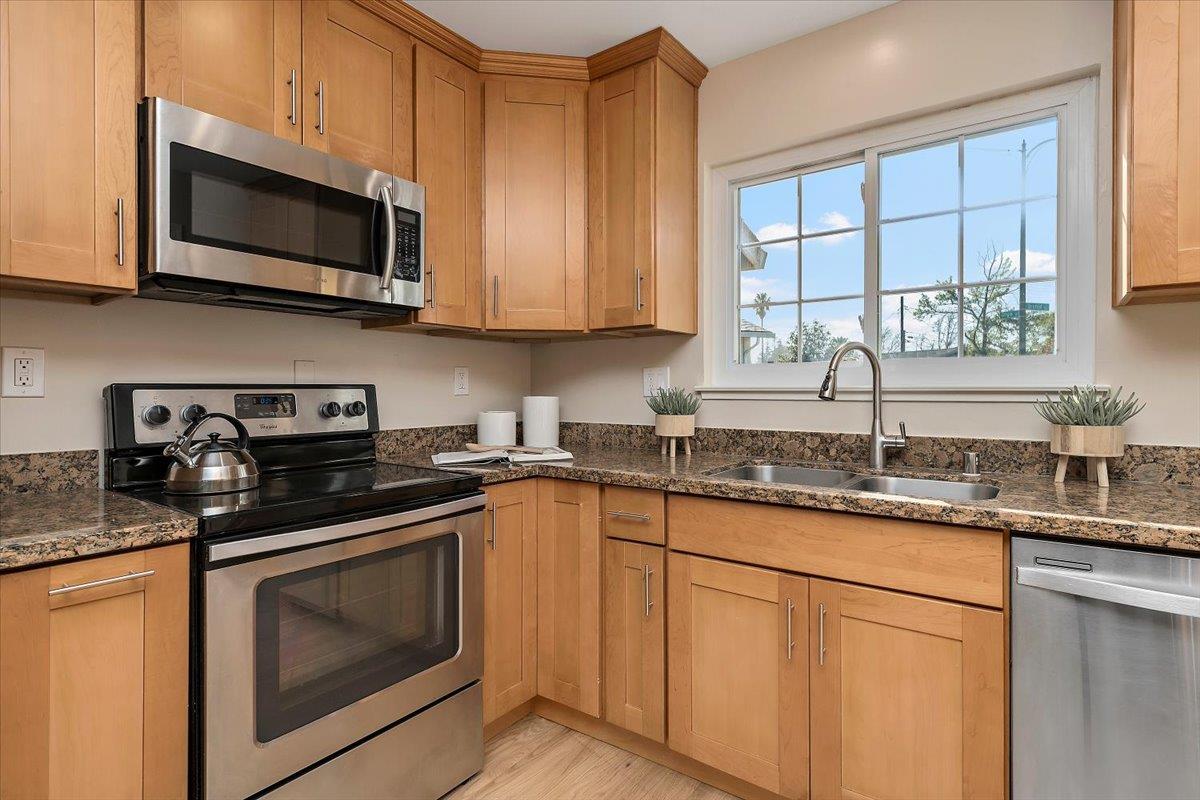 Detail Gallery Image 10 of 25 For 4067 Olga Dr, San Jose,  CA 95117 - 3 Beds | 2 Baths