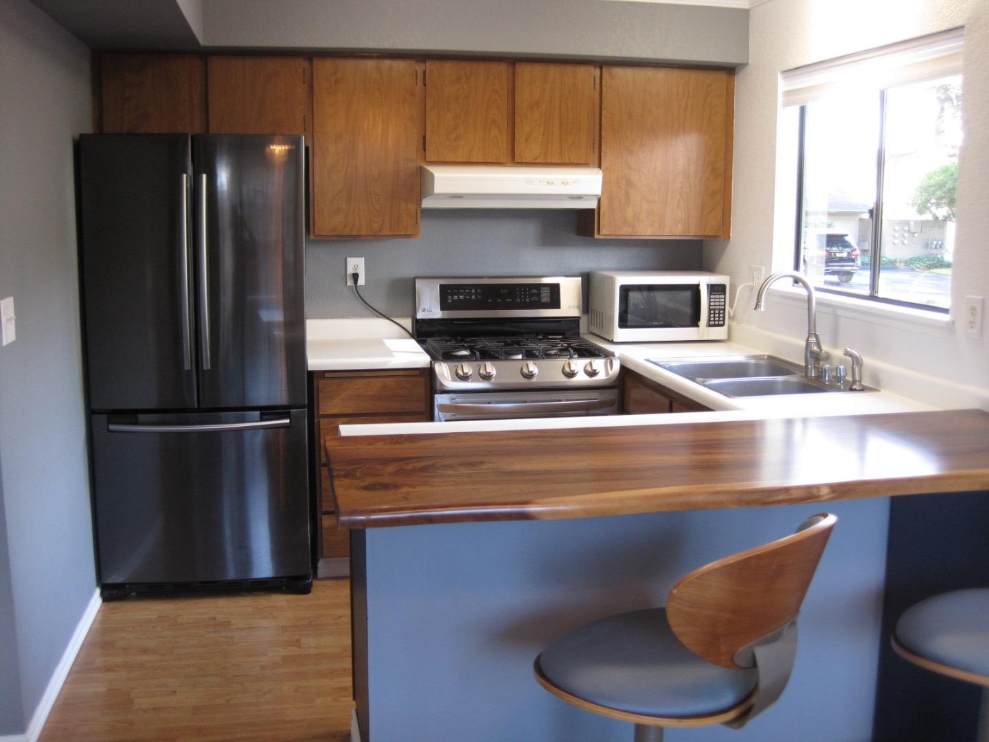 Detail Gallery Image 2 of 18 For 134 Cypress Grove Ct, Marina,  CA 93933 - 2 Beds | 1/1 Baths