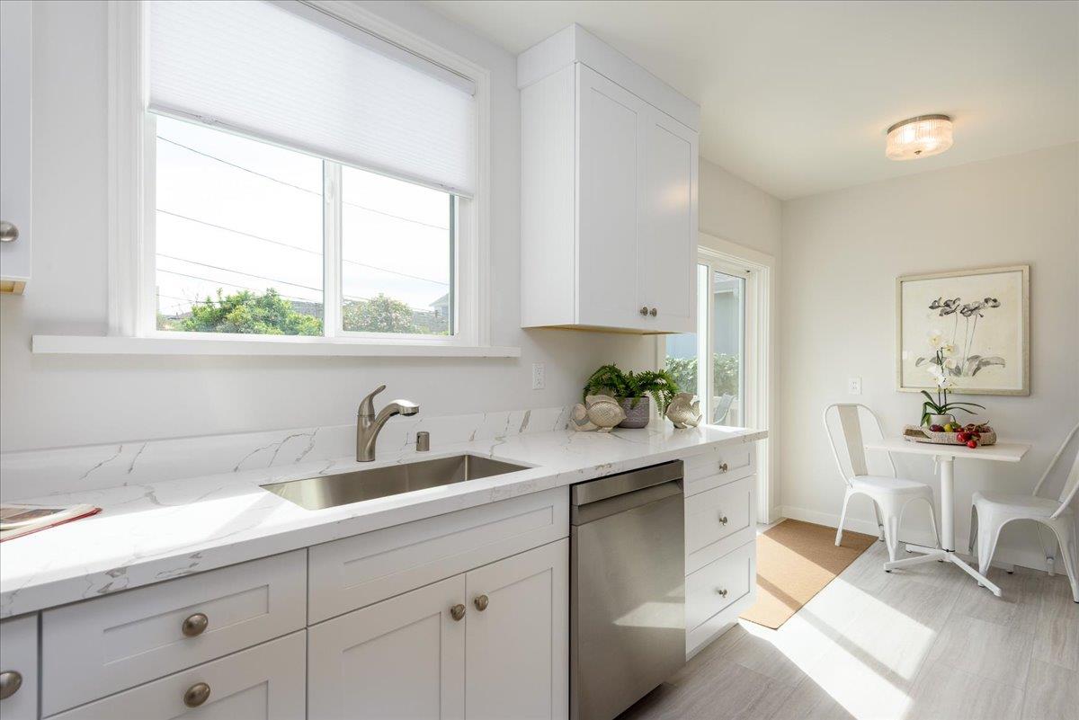 Detail Gallery Image 6 of 13 For 1125 Dufferin Ave, Burlingame,  CA 94010 - 2 Beds | 1 Baths