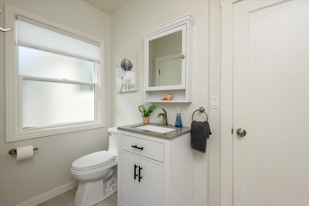 Detail Gallery Image 9 of 13 For 1125 Dufferin Ave, Burlingame,  CA 94010 - 2 Beds | 1 Baths
