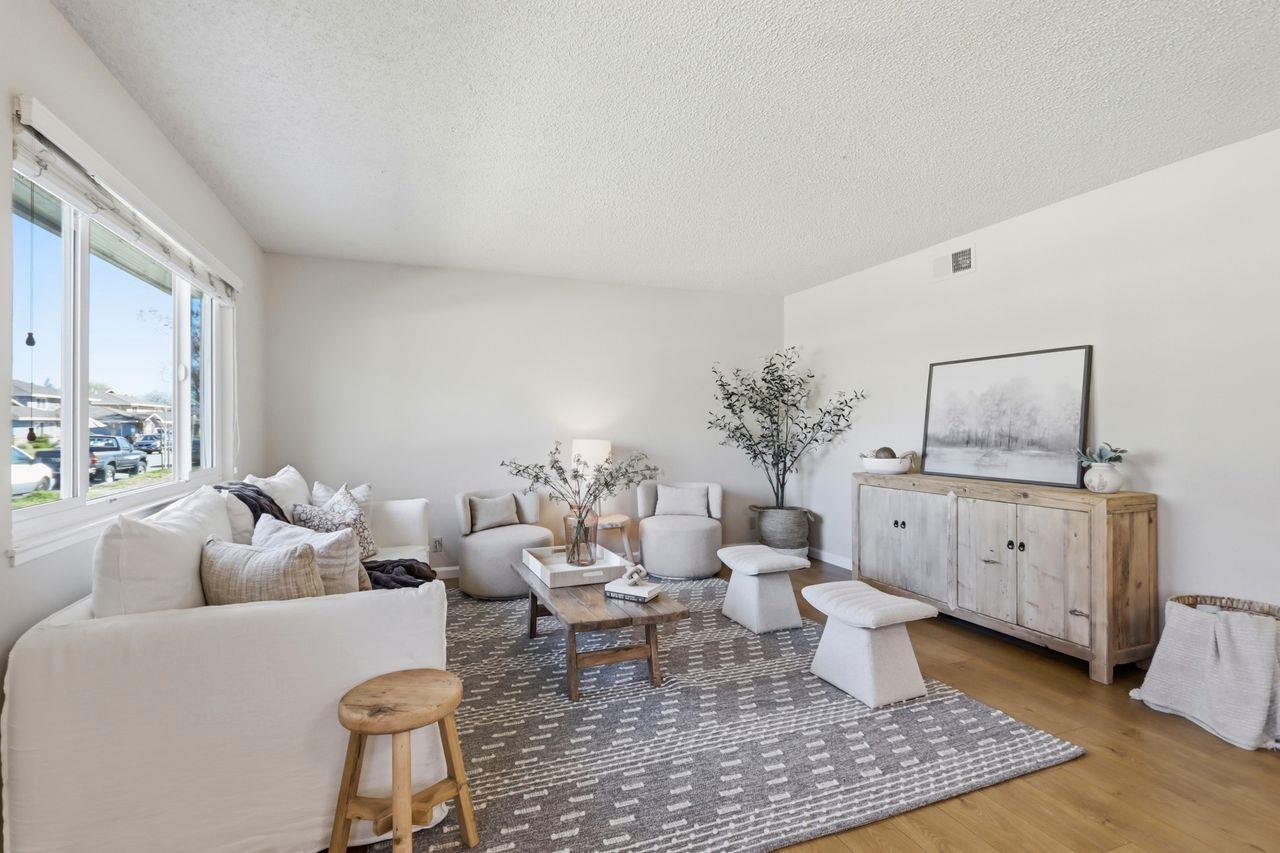 Detail Gallery Image 3 of 21 For 1330 Joplin Dr #1,  San Jose,  CA 95118 - 2 Beds | 1 Baths