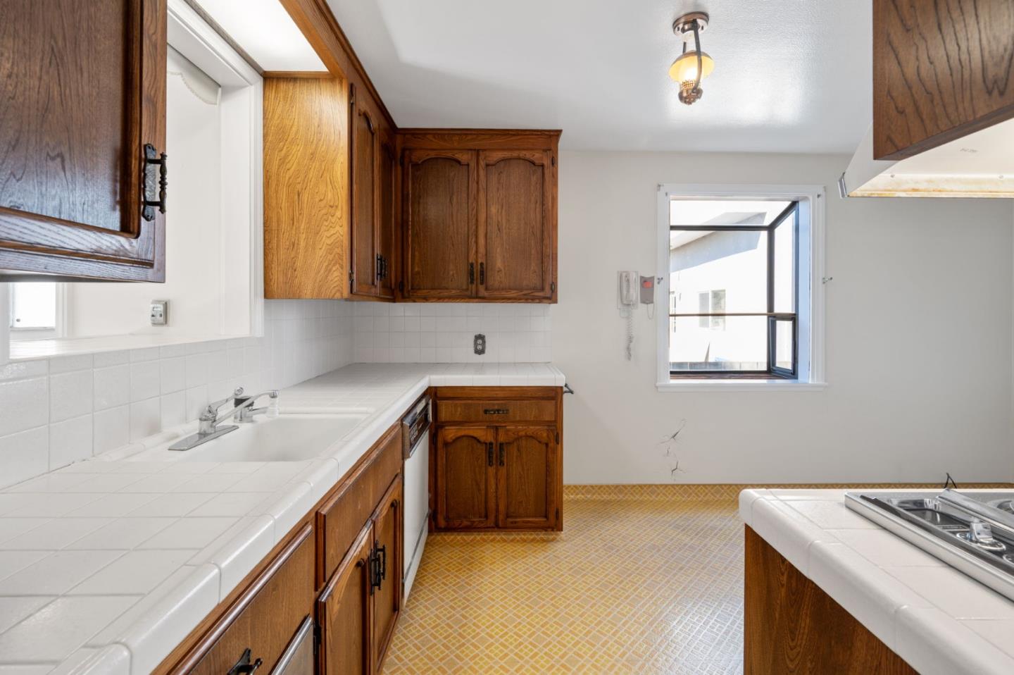 Detail Gallery Image 7 of 28 For 1449 Williams Ave, San Bruno,  CA 94066 - 3 Beds | 2/1 Baths